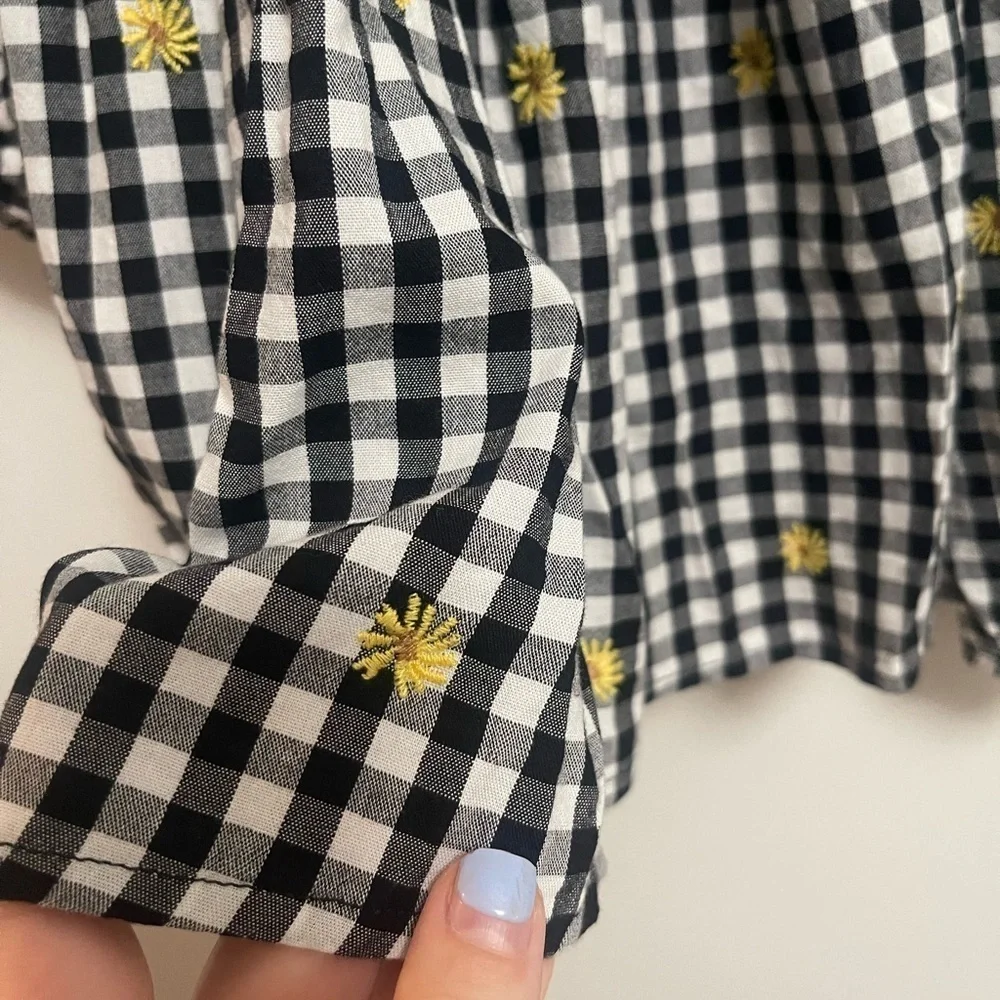 Old Navy - Women’s Blouse Black White Gingham Embroidered Puff Sleeve - Size M - Picture 3 of 6